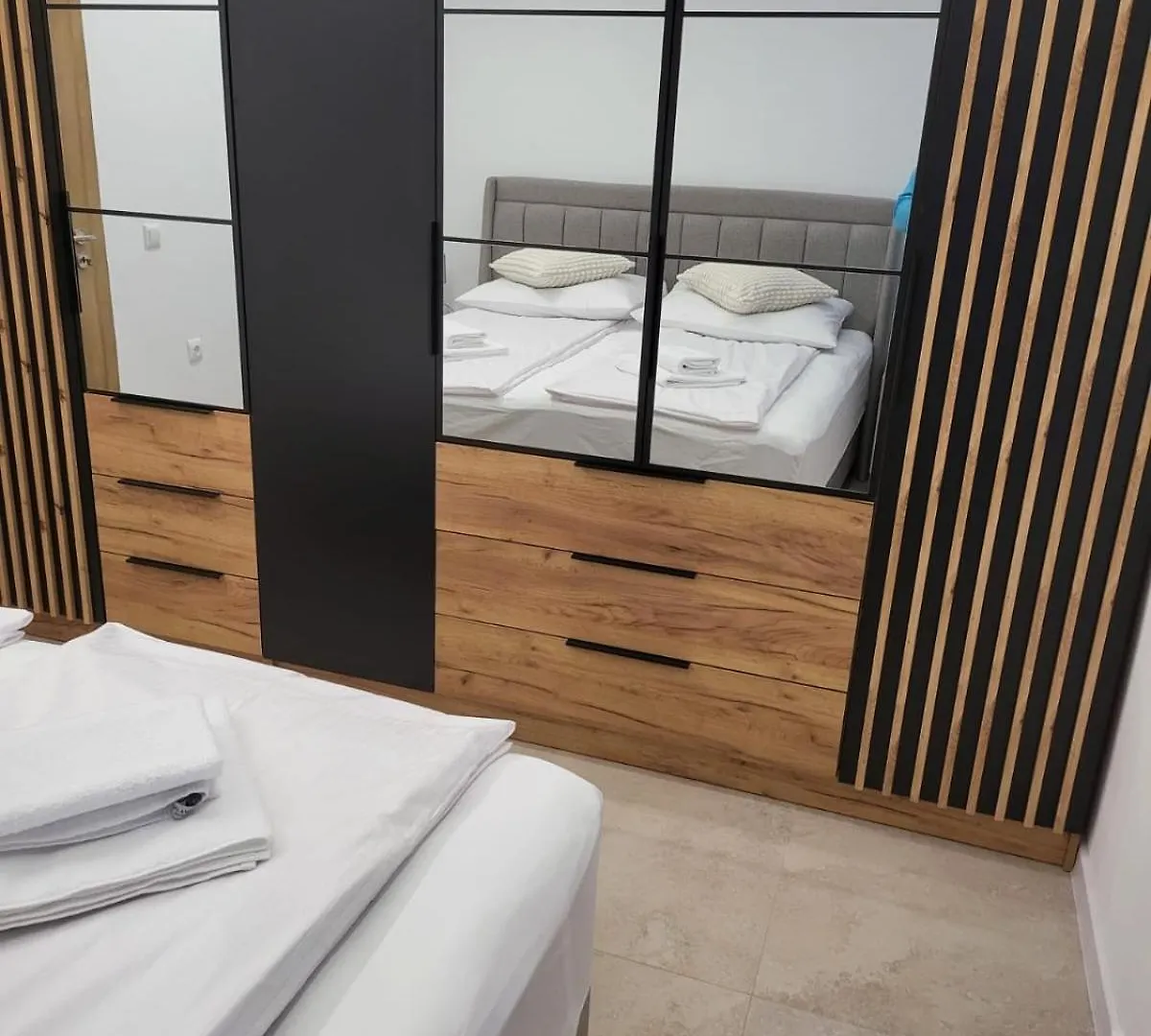 Apartment Sarabi تروغير